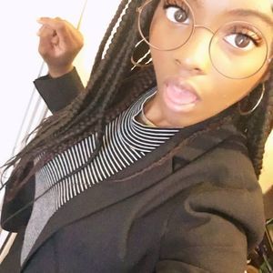 Meet your Posher, Debbie